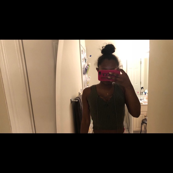 Crop top - Picture 2 of 2